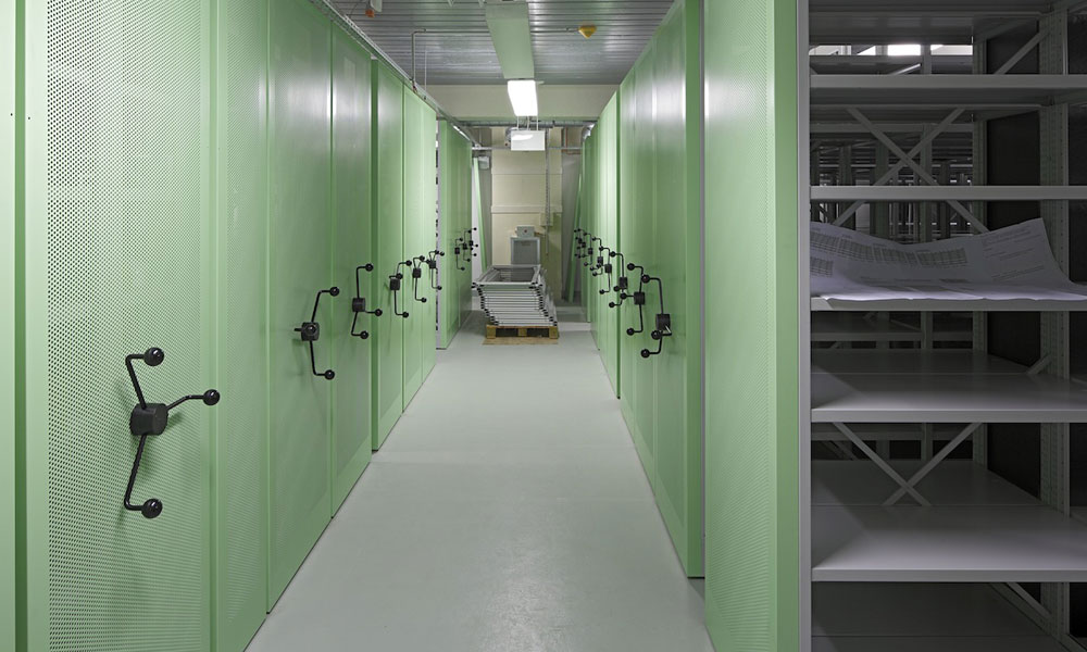 Mobile archive shelving with crank drive and green perforated end panels