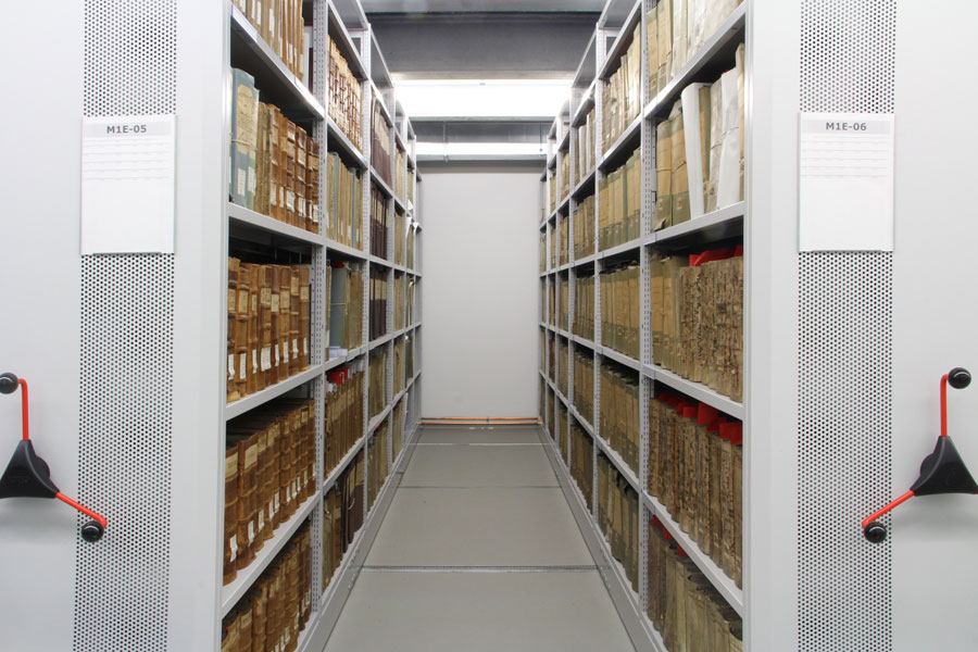 Mobile archive shelving